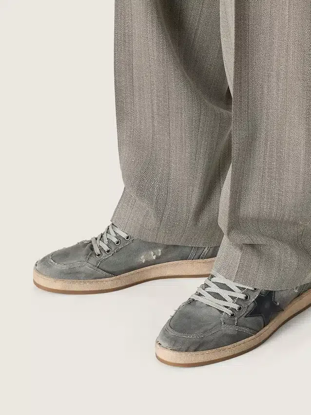 Herren-Ball Star LTD in grauem Denim mit schwarzem Lederstern