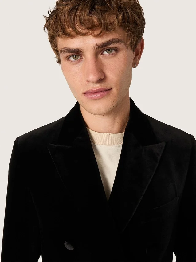 Herren-Blazer aus schwarzem Samt mit schwarzen Satinrevers