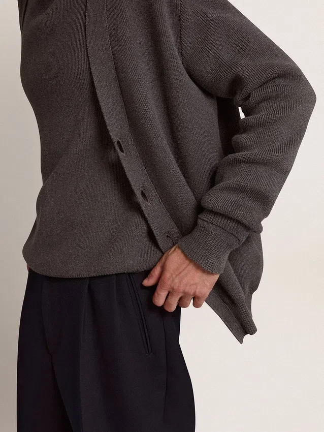 Herren-Cardigan aus melierter grauer Baumwolle mit Logo auf der Rückseite