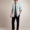 Herren-Denim-Hemd aus gebleichtem Denim mit gehämmerten Nieten
