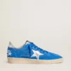 Herren-Modell «Ball Star» aus hellblauem Wildleder mit Nieten und silbernem Metallic-Lederstern