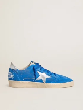 Herren-Modell «Ball Star» aus hellblauem Wildleder mit Nieten und silbernem Metallic-Lederstern