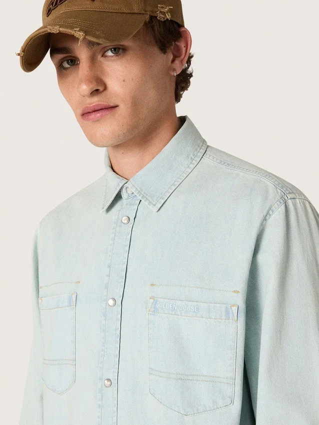 Herren-Overshirt aus hellblauem Denim