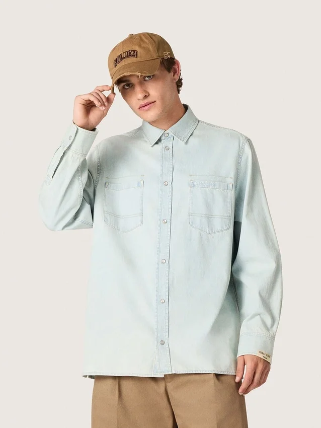 Herren-Overshirt aus hellblauem Denim