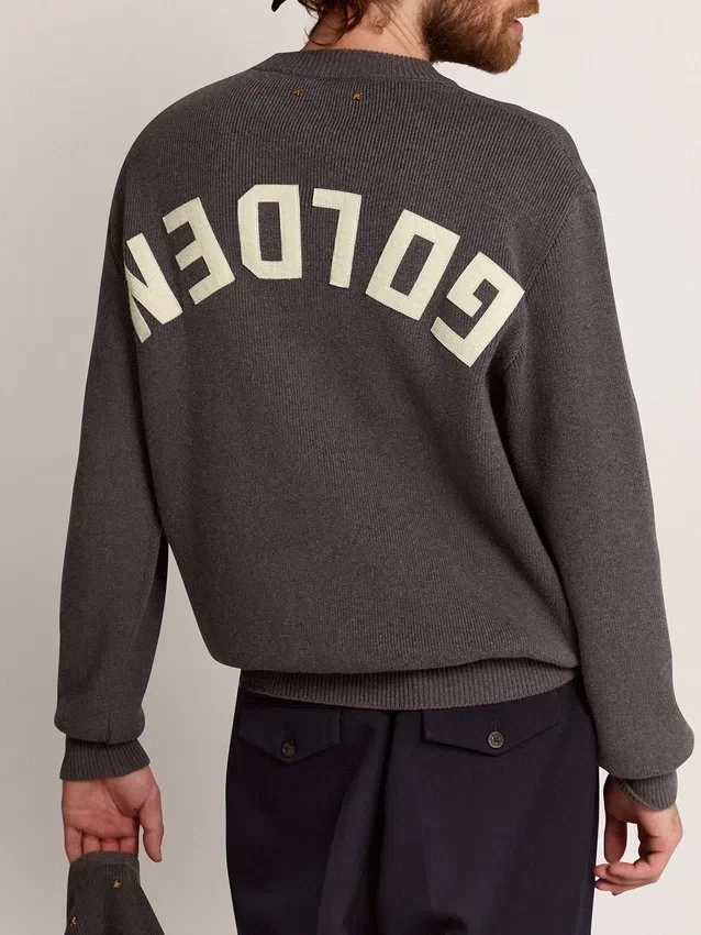 Herren-Pullover mit Rundhalsausschnitt aus dunkelgrauer Baumwolle mit Logo auf der Rückseite