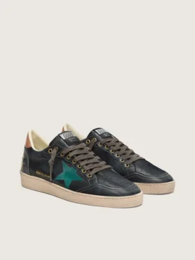 Herren-Sneaker «Ball Star LTD» aus schwarzem Leder mit grün gesticktem Stern
