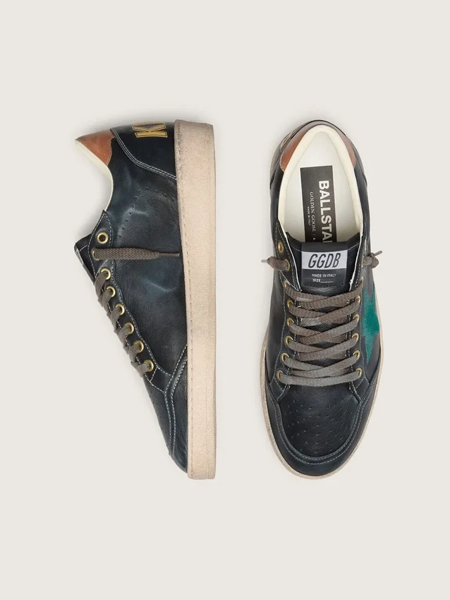 Herren-Sneaker «Ball Star LTD» aus schwarzem Leder mit grün gesticktem Stern