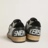 Herren-Sneaker «Ball Star LTD» aus silbernem laminiertem Leder mit rotem Stern aus Wildleder und schwarzen Einsätzen
