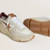 Herren-Sneaker mit Running Sole aus Nylon und Wildleder mit braunem Lederstern und burgunderroter Lederlasche an der Ferse