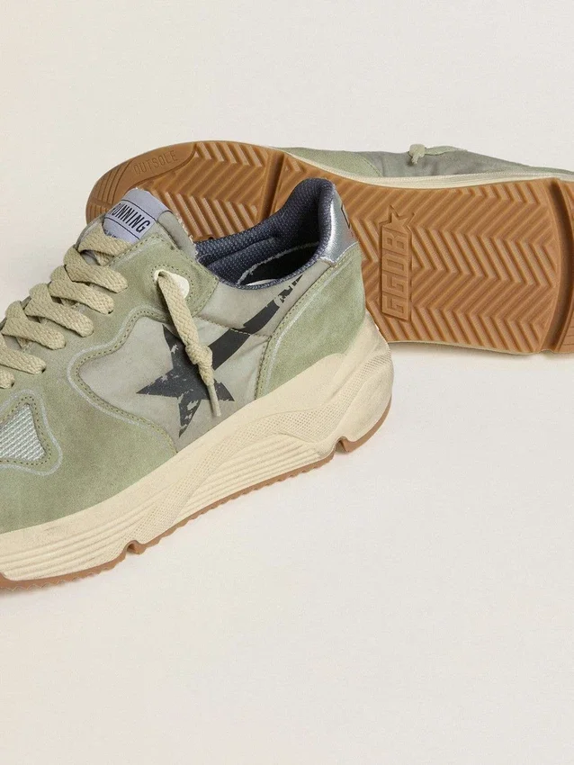 Herren-Sneaker mit Running Sole aus salbeigrünem Nylon und Wildleder mit aufgedrucktem schwarzem Stern
