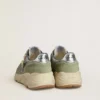 Herren-Sneaker mit Running Sole aus salbeigrünem Nylon und Wildleder mit aufgedrucktem schwarzem Stern