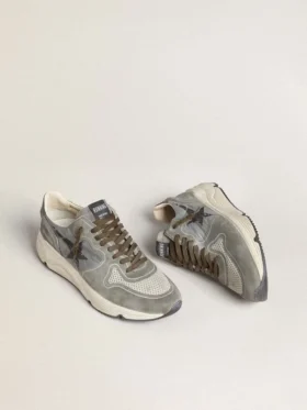 Herren-Sneaker «Running Sole» aus hellblauem Nylon mit schwarzem Stern und grüner Fersenlasche aus Leder