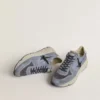Herren-Sneaker «Running Sole» aus hellblauem Nylon und Nubukleder mit schwarzem Stern