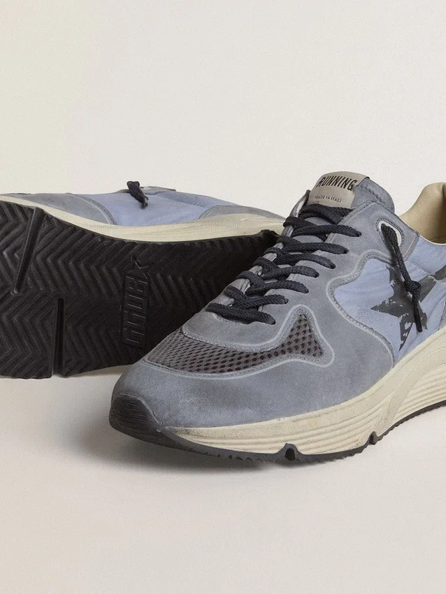 Herren-Sneaker «Running Sole» aus hellblauem Nylon und Nubukleder mit schwarzem Stern