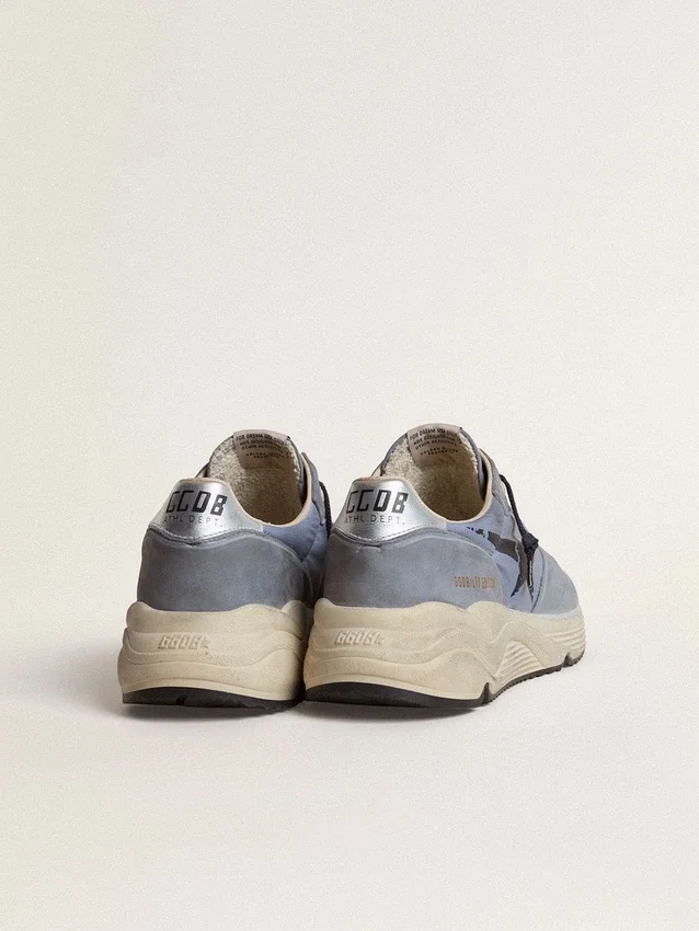 Herren-Sneaker «Running Sole» aus hellblauem Nylon und Nubukleder mit schwarzem Stern