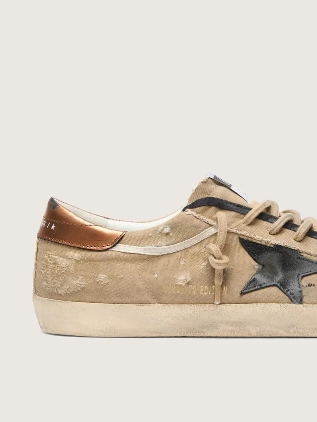 Herren-Super-Star LTD aus beigem Canvas mit schwarzem Lederstern