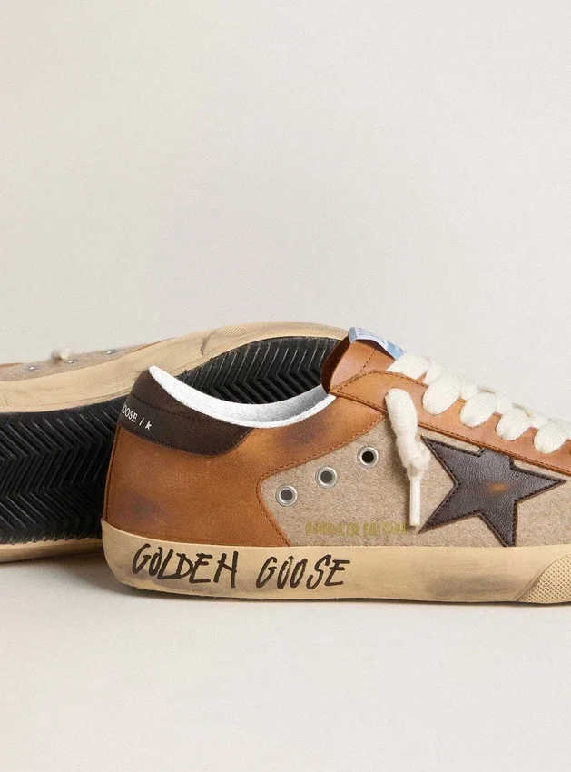 Herren-Super-Star LTD aus beiger Wolle mit braunem Lederstern und kamelfarbenen Einsätzen