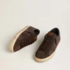Herren-Super-Star LTD aus braunem Nubukleder mit Stern aus Wildleder und violetter Fersenlasche aus Leder