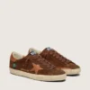 Herren-Super-Star LTD aus braunem Wildleder mit ziegelrotem Lederstern und Stickerei mit grünen Perlen