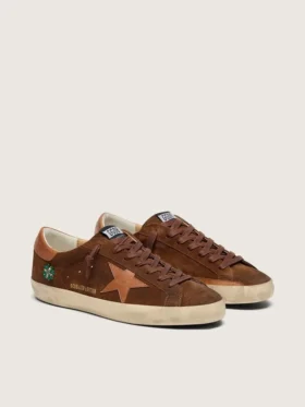 Herren-Super-Star LTD aus braunem Wildleder mit ziegelrotem Lederstern und Stickerei mit grünen Perlen