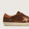 Herren-Super-Star LTD aus braunem Wildleder mit ziegelrotem Lederstern und Stickerei mit grünen Perlen