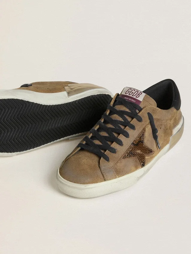 Herren-Super-Star LTD aus gewachstem Wildleder mit Stern im Python-Print und Fersenlasche aus Nappaleder