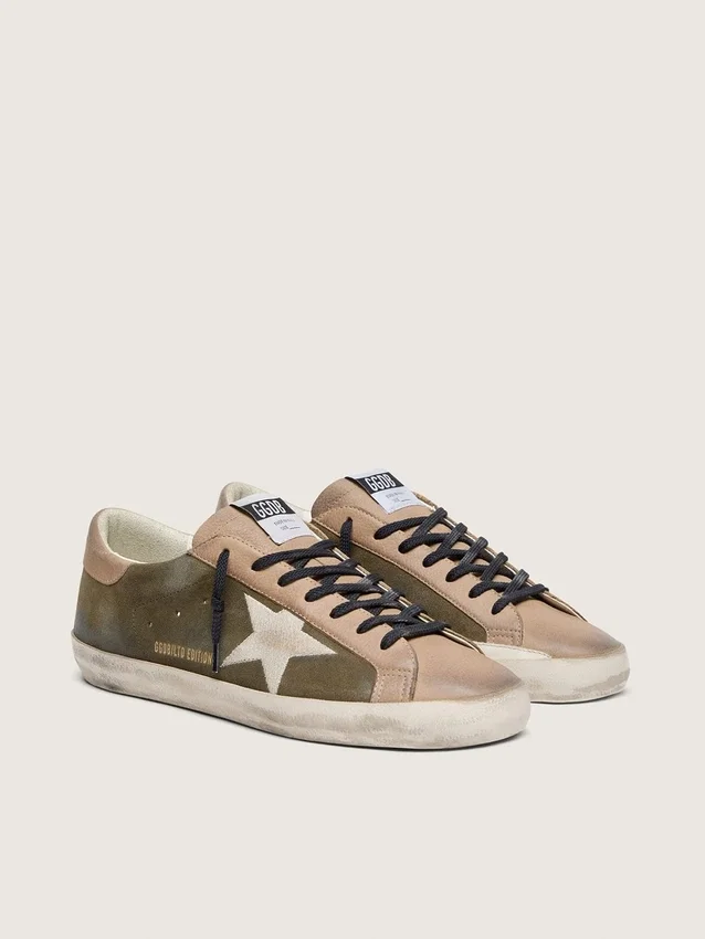Herren-Super-Star LTD aus olivgrünem Wildleder mit cremefarbenem, gesticktem Stern