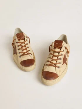 Herren-V-Star aus cremefarbenem Canvas mit tabakfarbenem Lederstern
