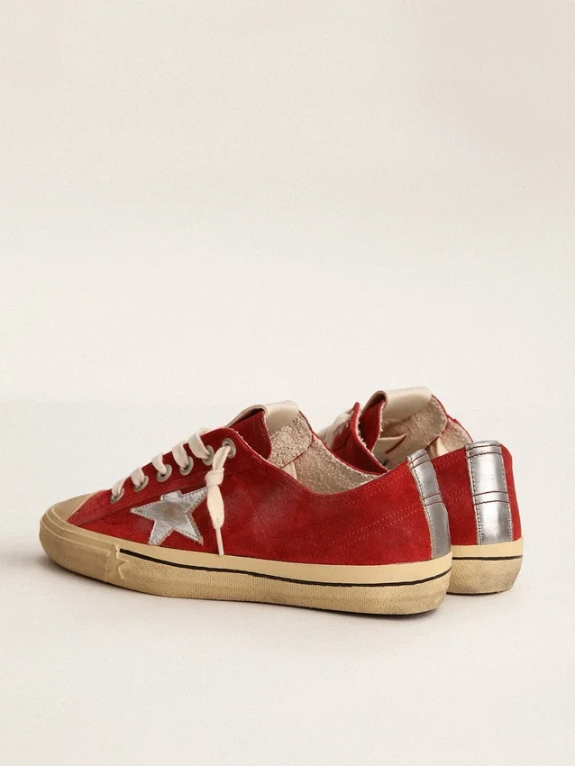 Herren-V-Star aus dunkelrotem Wildleder mit silbernem Stern und Fersenlasche