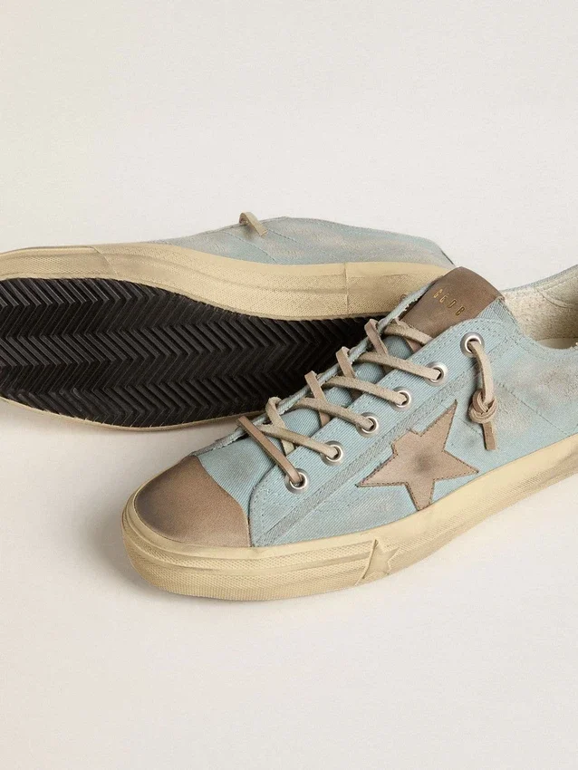 Herren-V-Star aus hellblauem Canvas mit taubengrauem Lederstern