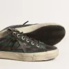 Herren-V-Star aus schwarz-grün gestreiftem Canvas mit schwarzem Lederstern und schwarzer Zehenkappe