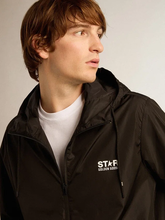 Herren-Windjacke mit kontrastierendem weissem Logo und Stern