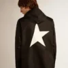 Herren-Windjacke mit kontrastierendem weissem Logo und Stern