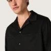 Herrenhemd aus schwarzem Wolltwill mit schwarzen Satin-Details