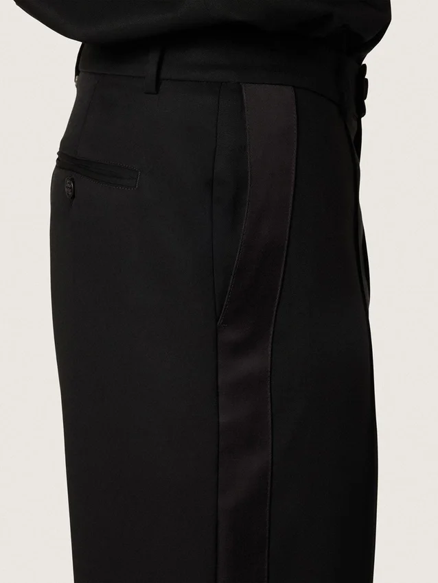Herrenhose aus schwarzer, cooler Wolle mit Satin-Seitenstreifen