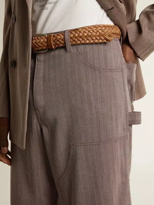 Herrenhose aus Wollmischung in hellbraunem Mikro-Chevron-Muster