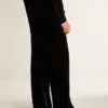 Herrenhose in Schwarz mit Samtoptik