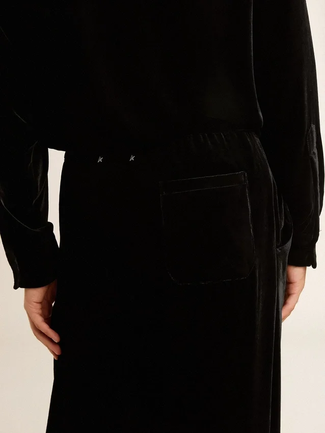 Herrenhose in Schwarz mit Samtoptik