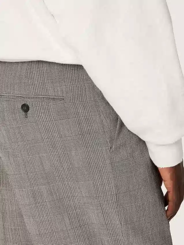 Herrenhose in Slim-Fit-Passform mit grauem Prince-of-Wales-Karomuster