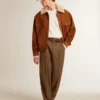 Herrenjacke aus tabakfarbenem Spaltleder mit Lammfellkragen