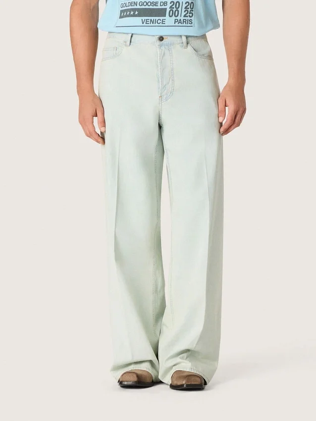 Herrenjeans aus hellblauem Denim