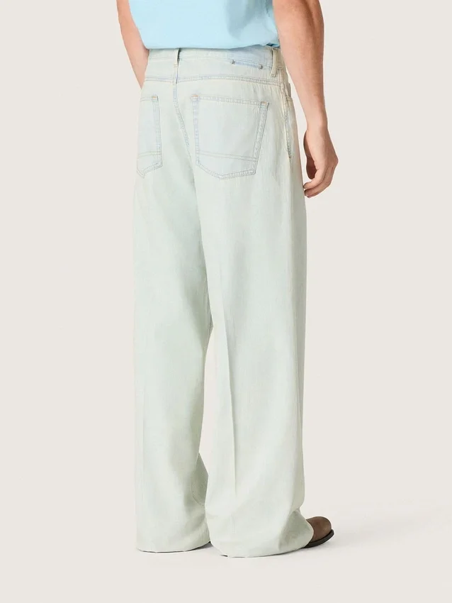 Herrenjeans aus hellblauem Denim