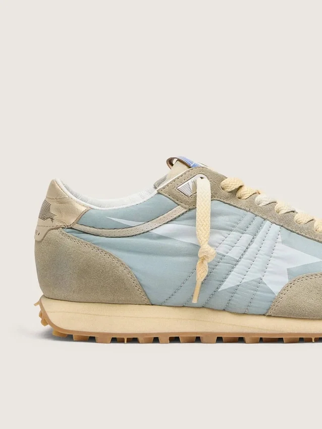 Herrenmodell «Marathon» mit hellblauem Nylon-Obermaterial und pastellblauem Stern