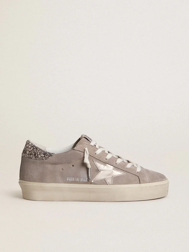 Hi Star-Sneaker für Damen aus beigem Wildleder mit laminiertem Lederstern und glitzernder Fersenlasche
