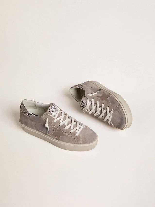 Hi Star-Sneaker für Damen aus beigem Wildleder mit laminiertem Lederstern und glitzernder Fersenlasche
