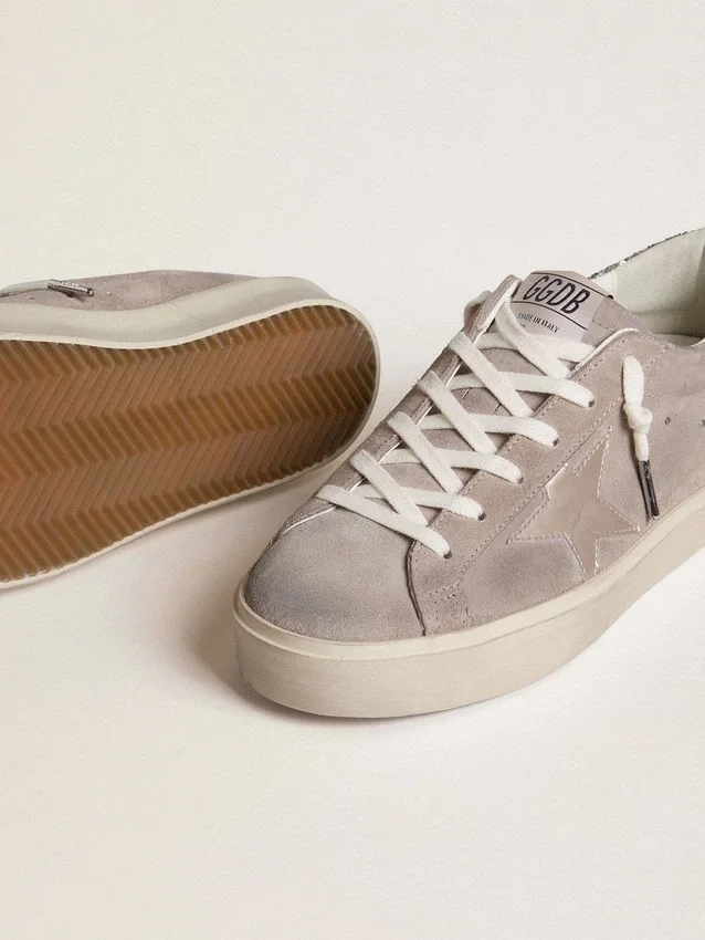 Hi Star-Sneaker für Damen aus beigem Wildleder mit laminiertem Lederstern und glitzernder Fersenlasche