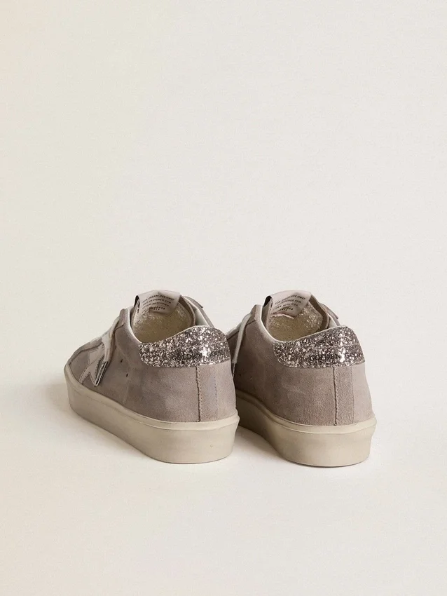 Hi Star-Sneaker für Damen aus beigem Wildleder mit laminiertem Lederstern und glitzernder Fersenlasche
