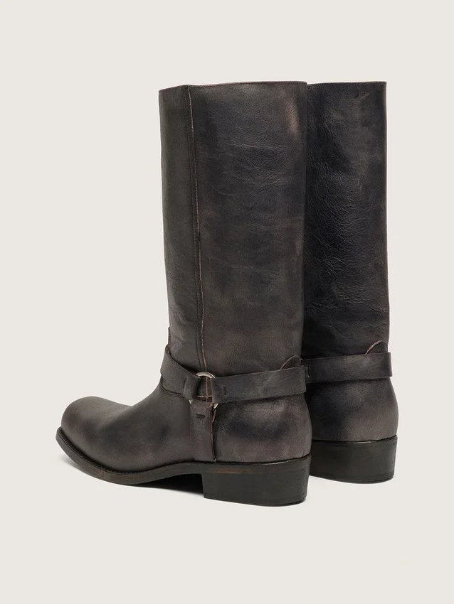 Hohe Biker-Stiefel für Damen aus schwarzem Leder mit Riemen und silberfarbener Schnalle