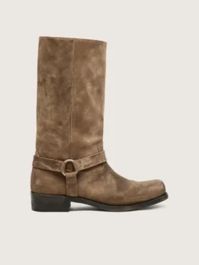 Hohe Damen-Biker-Stiefel aus dunkelbeigem, gewachstem Wildleder mit Riemen und silberfarbener Schnalle