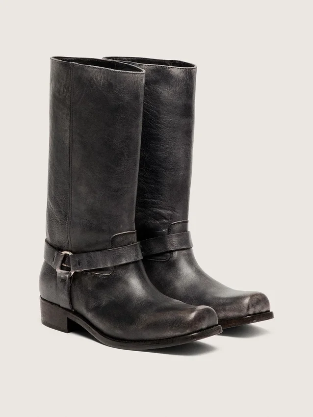 Hohe Herren-Biker-Stiefel aus schwarzem Leder mit Riemen und silberfarbener Schnalle